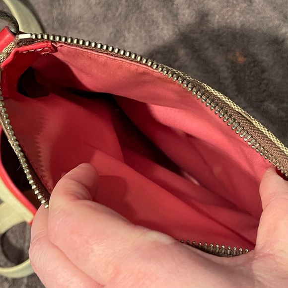 Coach Cross Body. - Picture 4 of 4